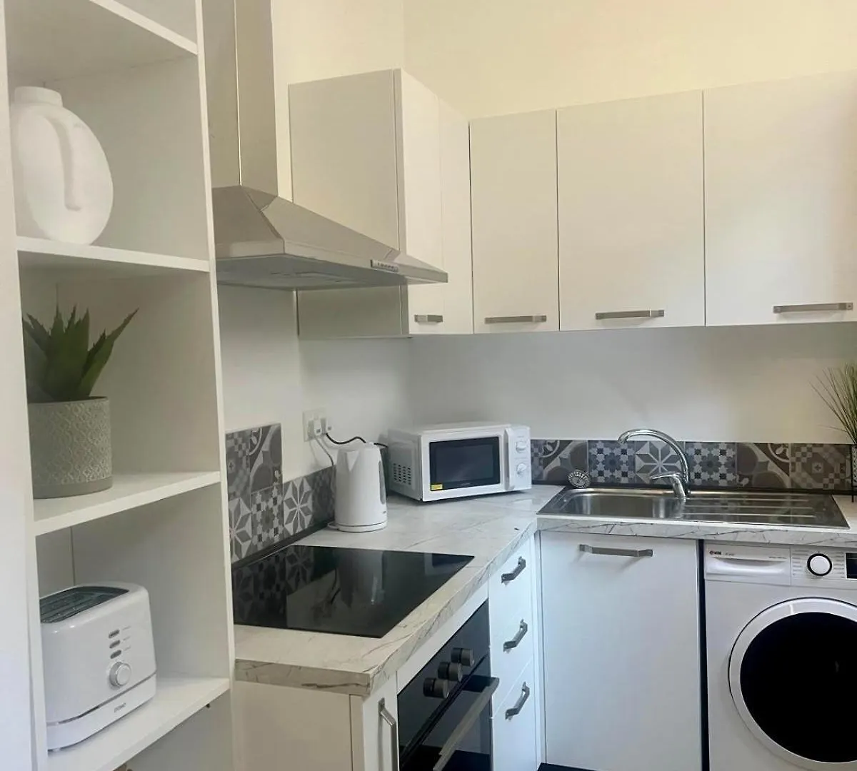 Entire House Highly Central Near Valletta - Holliday Planning Service - Adults, Family Historic, Gastronomical, Events & Summer Holidays - Wifi - Parking - Non-Sharing Msida Holiday home