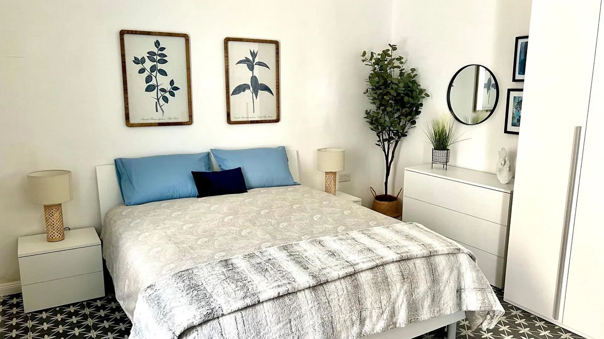 Entire House Highly Central Near Valletta - Holliday Planning Service - Adults, Family Historic, Gastronomical, Events & Summer Holidays - Wifi - Parking - Non-Sharing Msida Holiday home